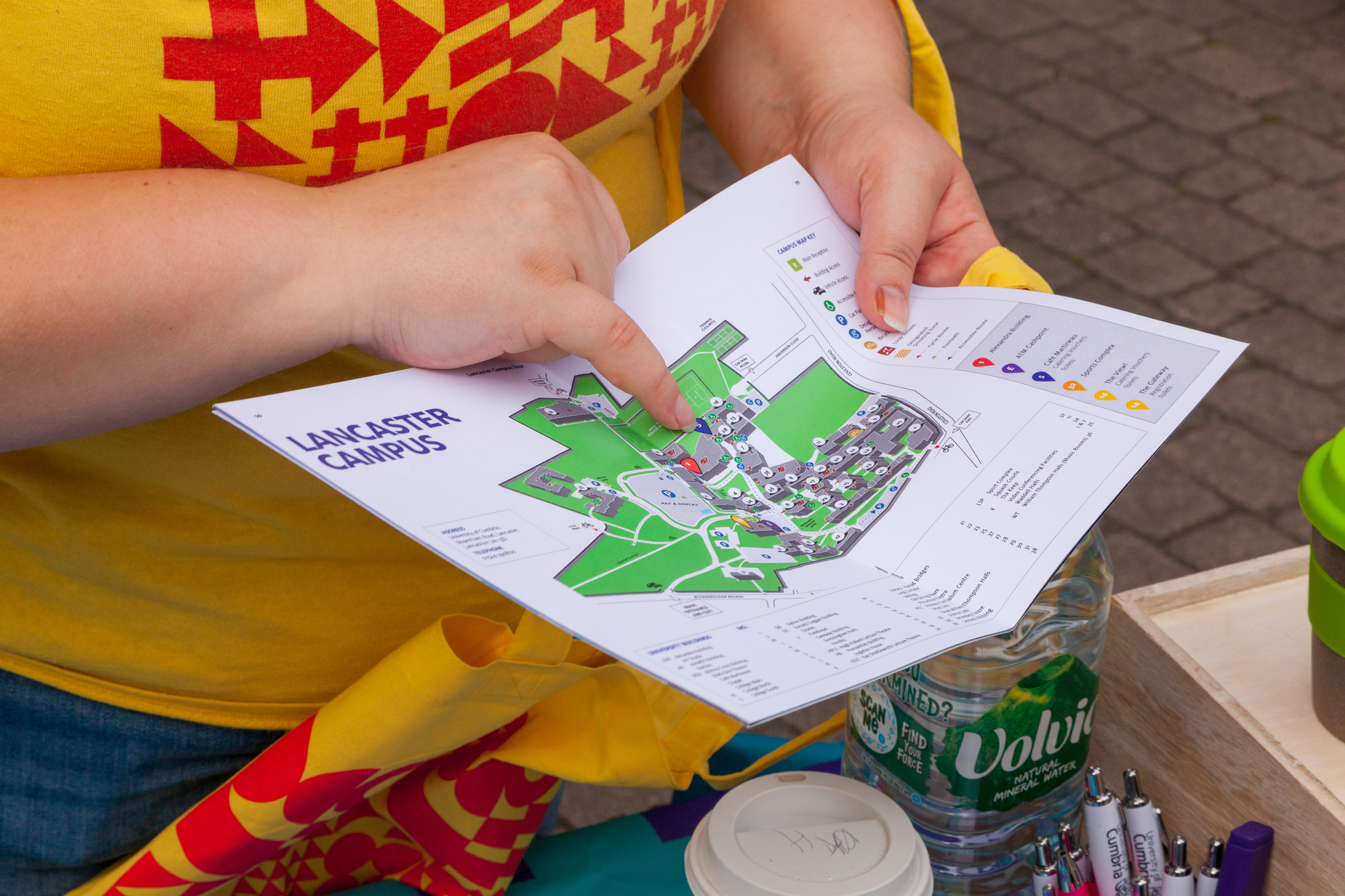 A UoC ambassador shows a student the map for Lancaster campus. 