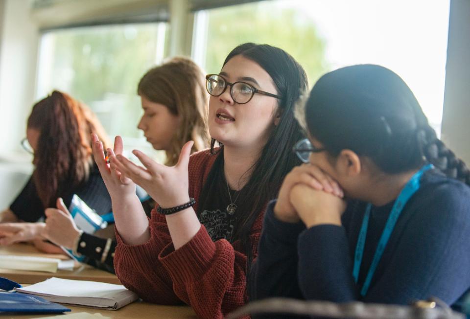 A Student explains something to another student.