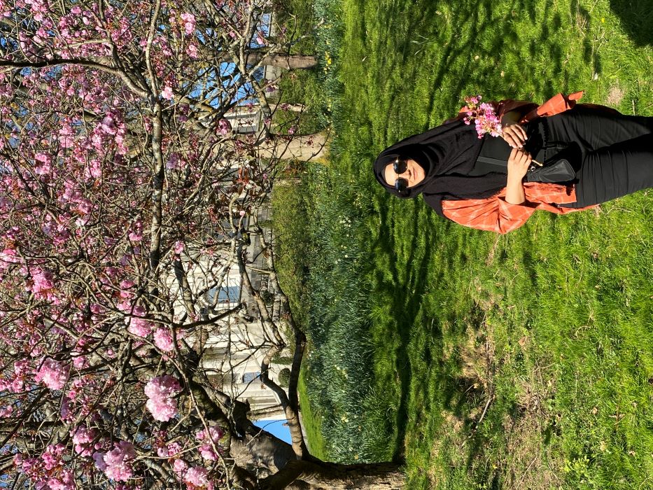 Samun by blossom tree 